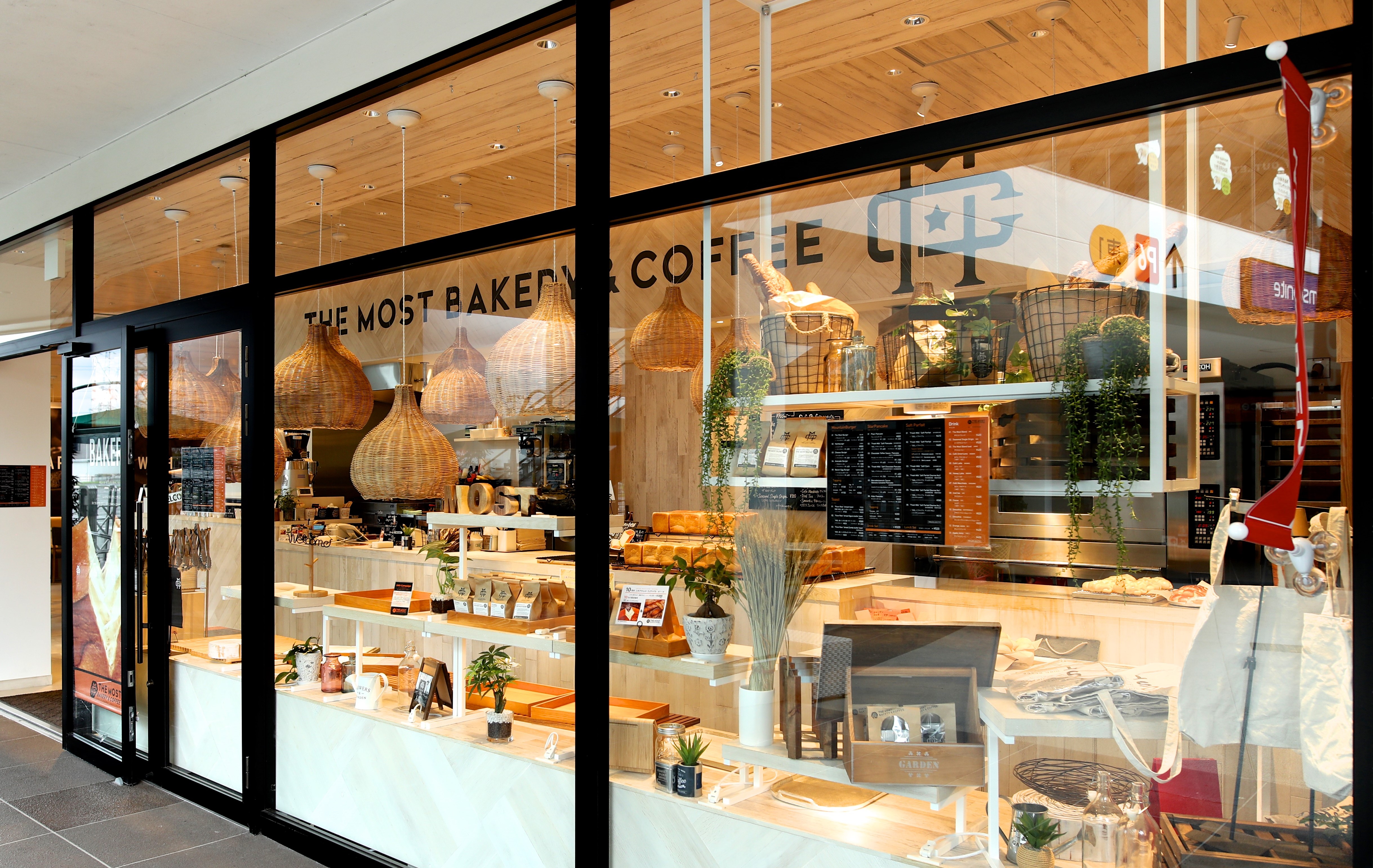THE MOST BAKERY & COFFEE 三井アウトレットパーク仙台港店.jpg